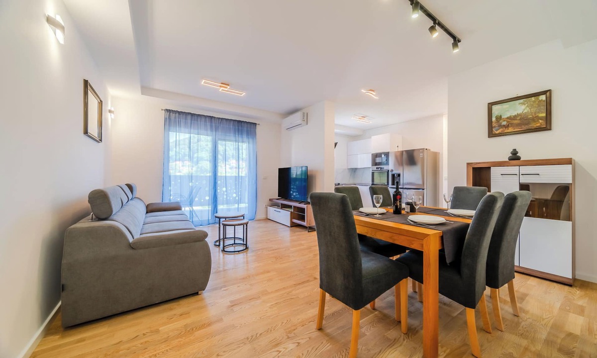 Krapinske Toplice Apartment | Modern Apartment With Balcony And Garage