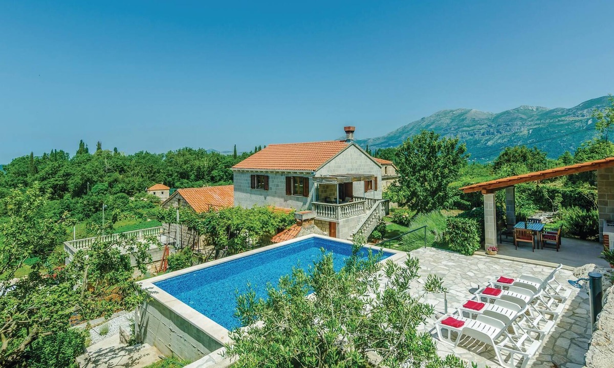 Konavle Apartment | Modern furnished apartment on the upper floor of a stone house in the rural village Radovcici.