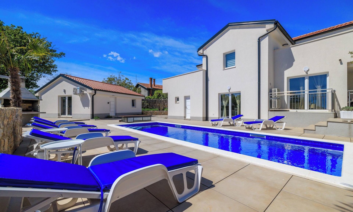 Kras Apartment | Modern vacation apartment with swimming pool, terrace, barbecue and private parking space