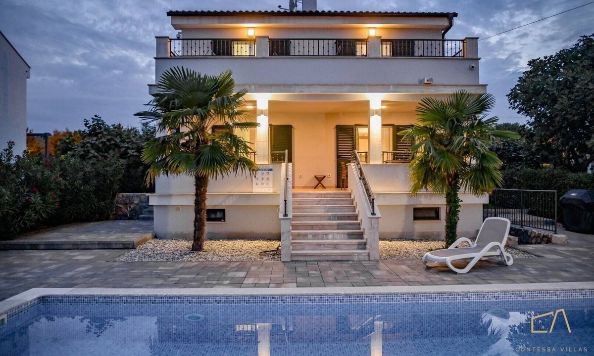 Porat Villa | Modern Villa Christian with pool and sauna