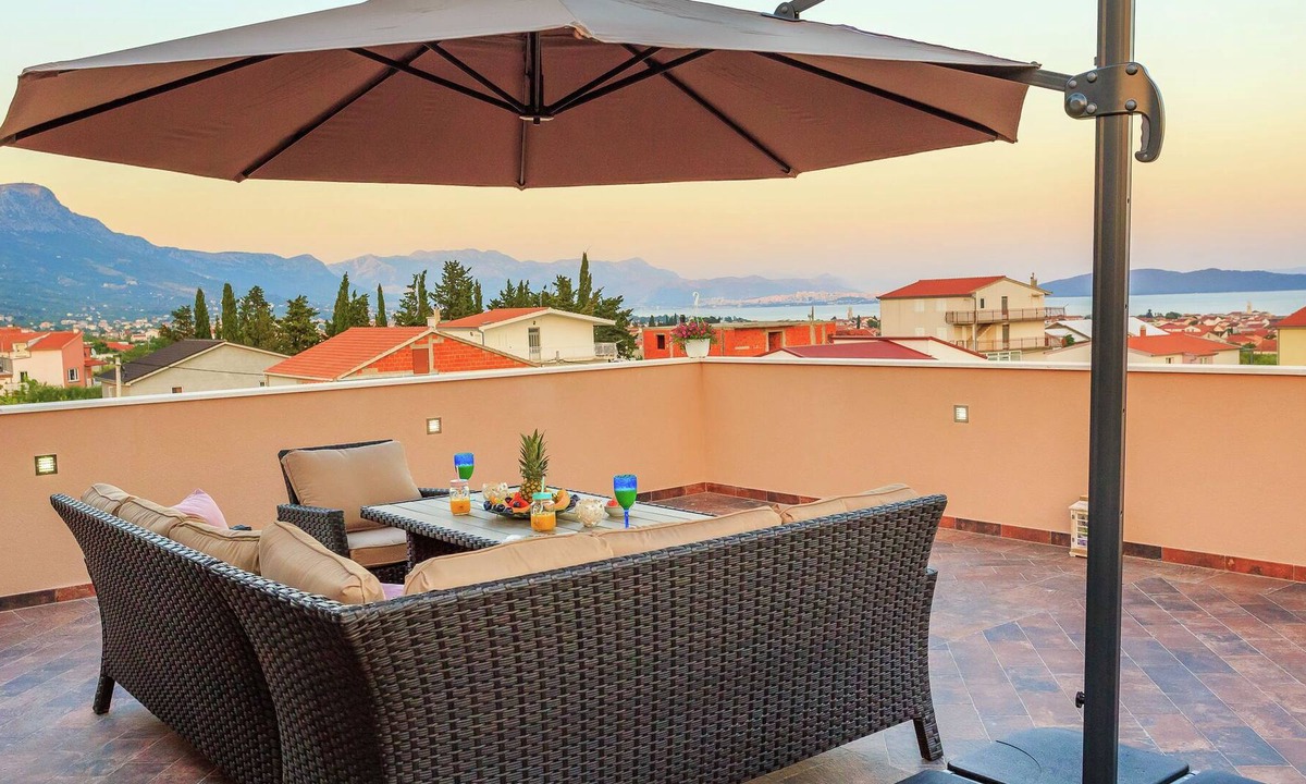 Rudine Apartment | Modern Villa in Kaštel Novi with Swimming Pool