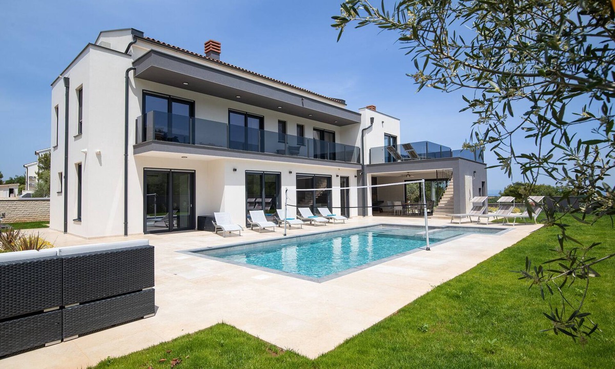 Liznjan Villa | Modern Villa Levante, just a few minutes' walk from the ocean.