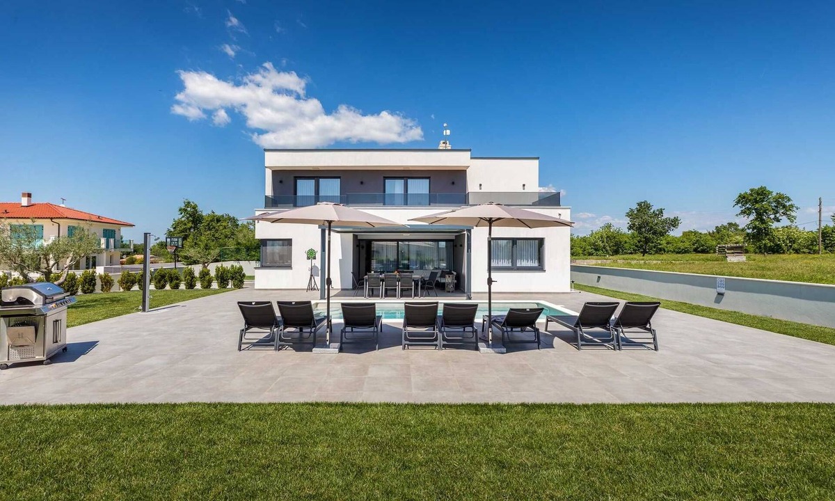 Jursici Villa | Modern Villa Marinella with a pool