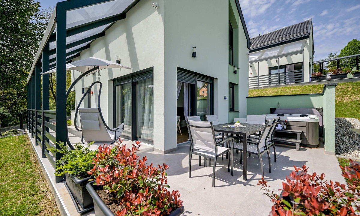 Varazdin House | Modern vineyard home with private jacuzzi