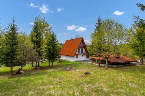 Ravna Gora Ski Chalet | Mountain house Beauty of Laz