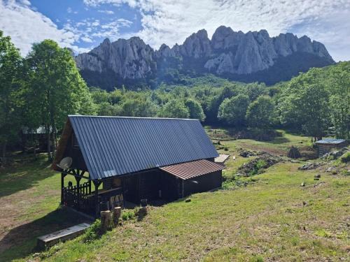 Karlobag Ski Chalet | Mountain Retreat Stars Peak