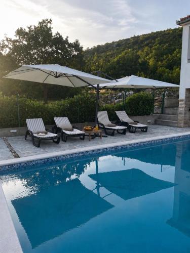 Trolokve House | Nany-Villa with heated pool