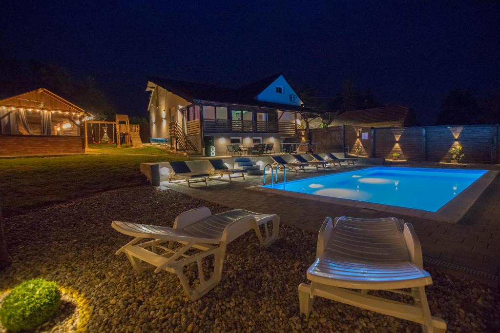 Veliko Trojstvo Villa | Natura Lux Holiday House with Pool and Jacuzzi