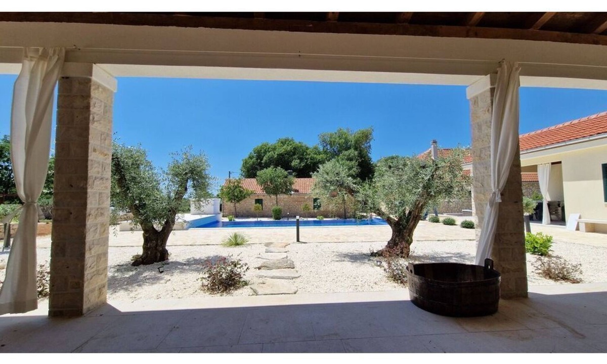 Oklaj Villa | NEW! 3 bedrooms, 2 bathrooms, infinity pool view, FREE wine tour