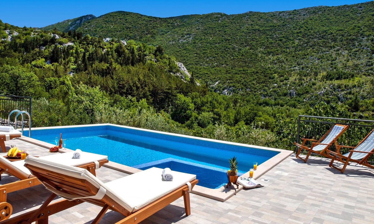 Svinisce Villa | * NEW * Charming stone house Duje with heated pool and jaccuzi
