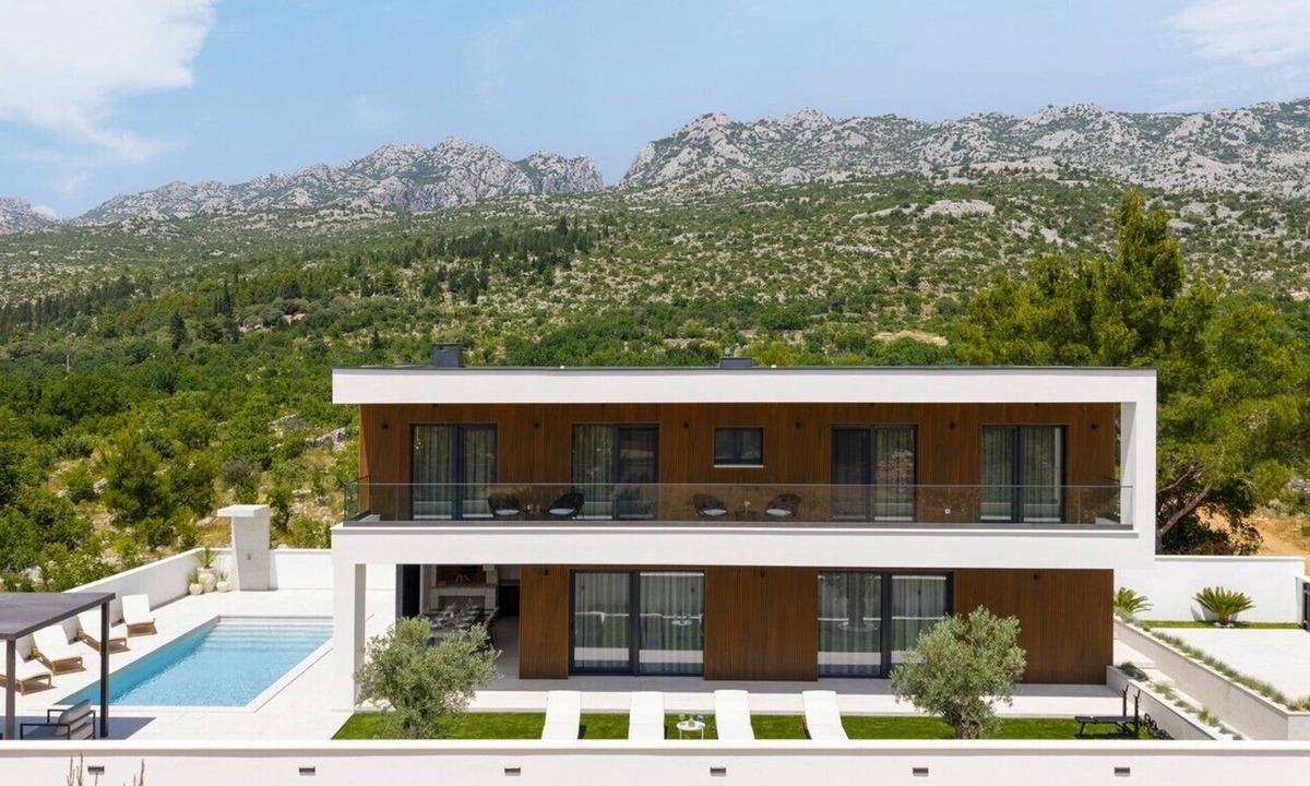 Seline Villa | New! Luxury Villa Cvita-design award winner 2025 Heated Saltwater Pool, BBQ, Perfect for Families & Pets