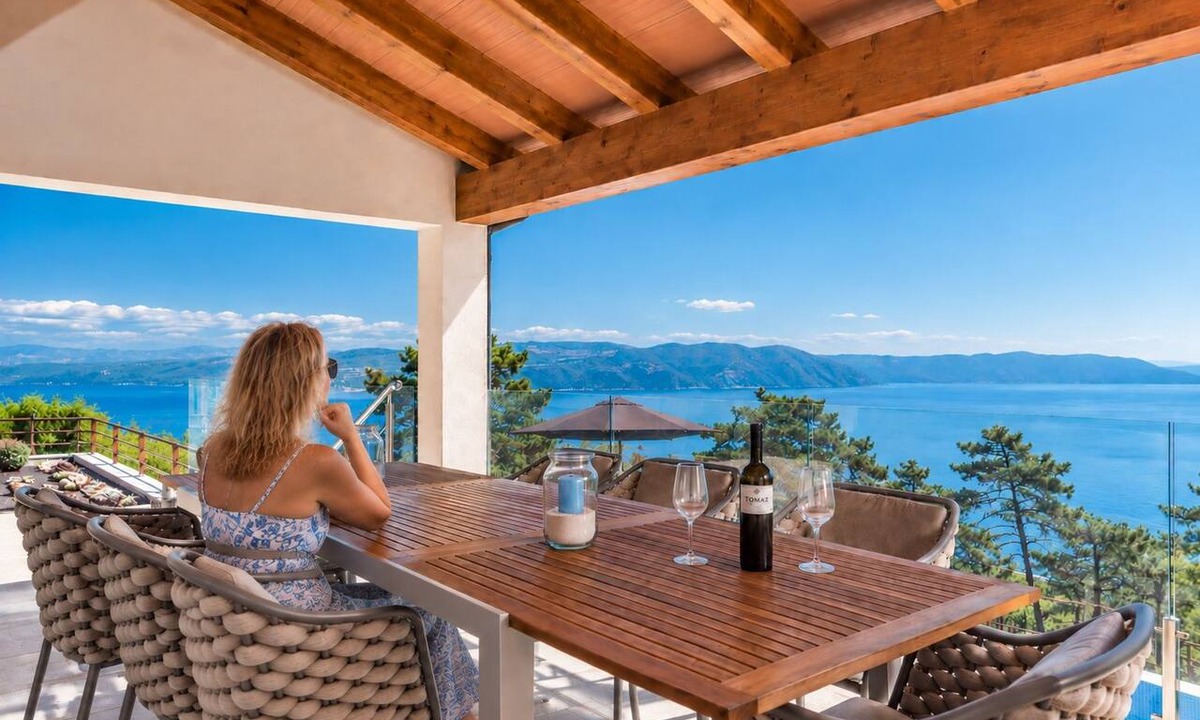 Ripenda Kosi Villa | New! Spacious, luxurious villa with a magnificent ocean view! Sauna/Pool Heating