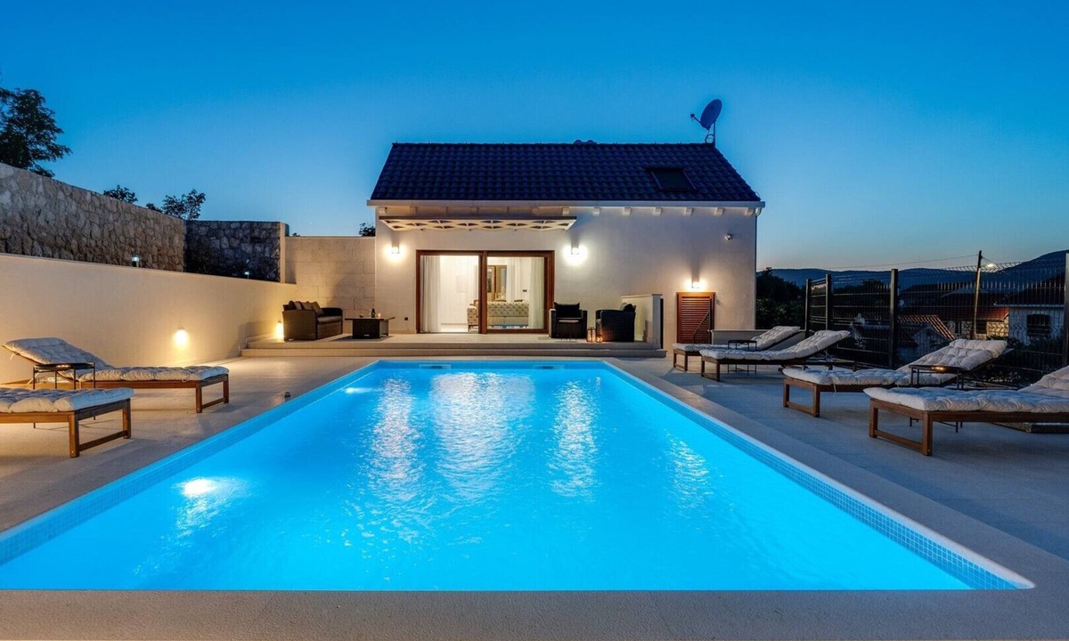 Central Dalmatia Villa | NEW! Villa Pietra with heated pool, 3 bedrooms, unspoiled surroundings
