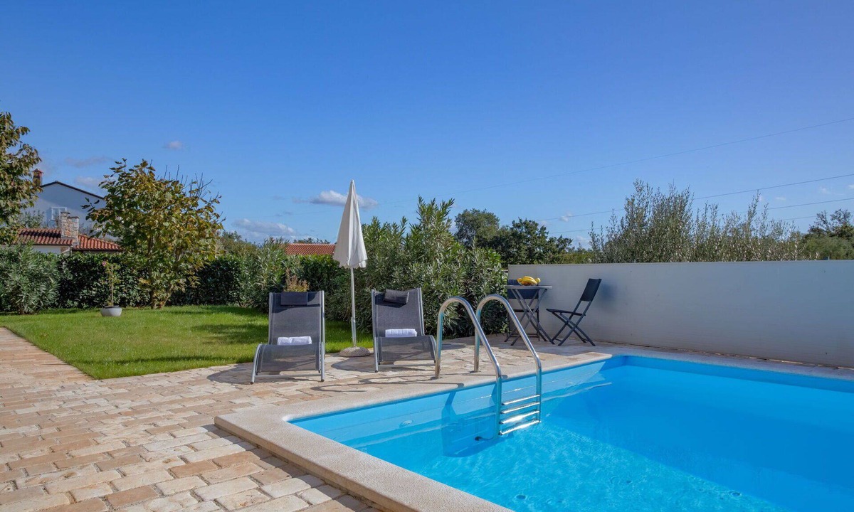 Nova Vas Apartment | Nice apartment for 3 guests with WIFI, pool, A/C, TV, terrace and panoramic view