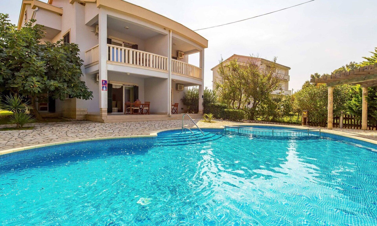 Kampor Apartment | Nice apartment for 4 guests with A/C, WIFI, pool, TV and patio