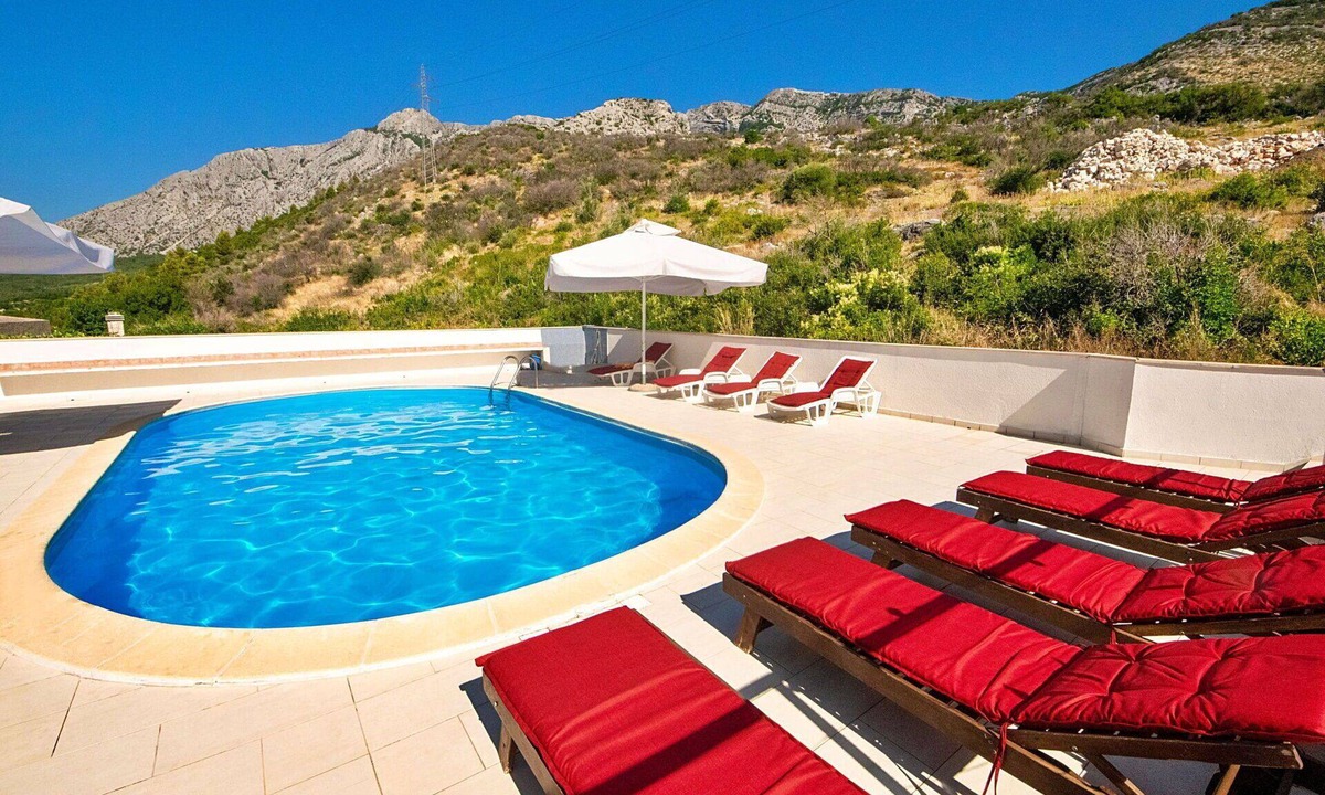 Stankovici Apartment | Nice apartment for 4 people with A/C, pool, WIFI, TV and terrace