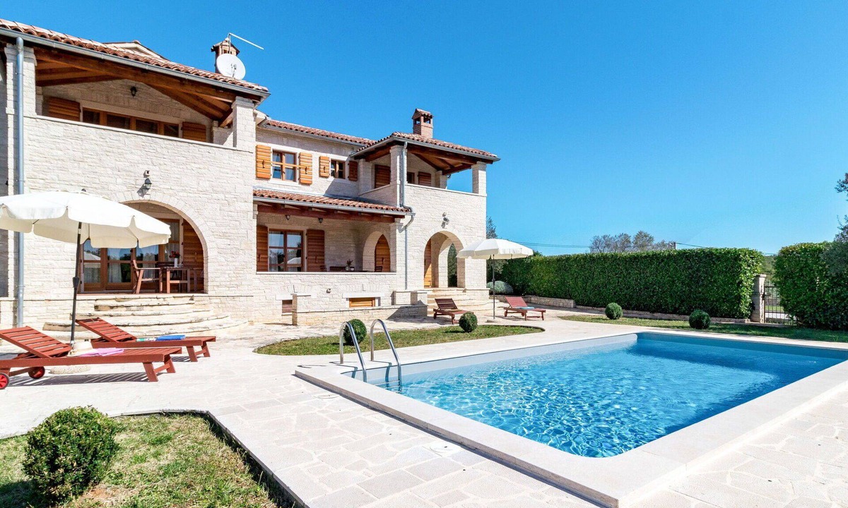 Stifanici Apartment | Nice apartment for 4 people with pool, WIFI, A/C, TV, terrace and pets allowed