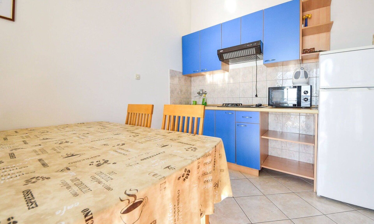 Tribanj Apartment | Nice apartment for 4 people with WIFI, A/C, TV and terrace