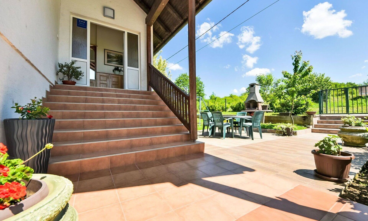 Slunj Apartment | Nice apartment for 6 guests with WIFI, A/C, TV and terrace