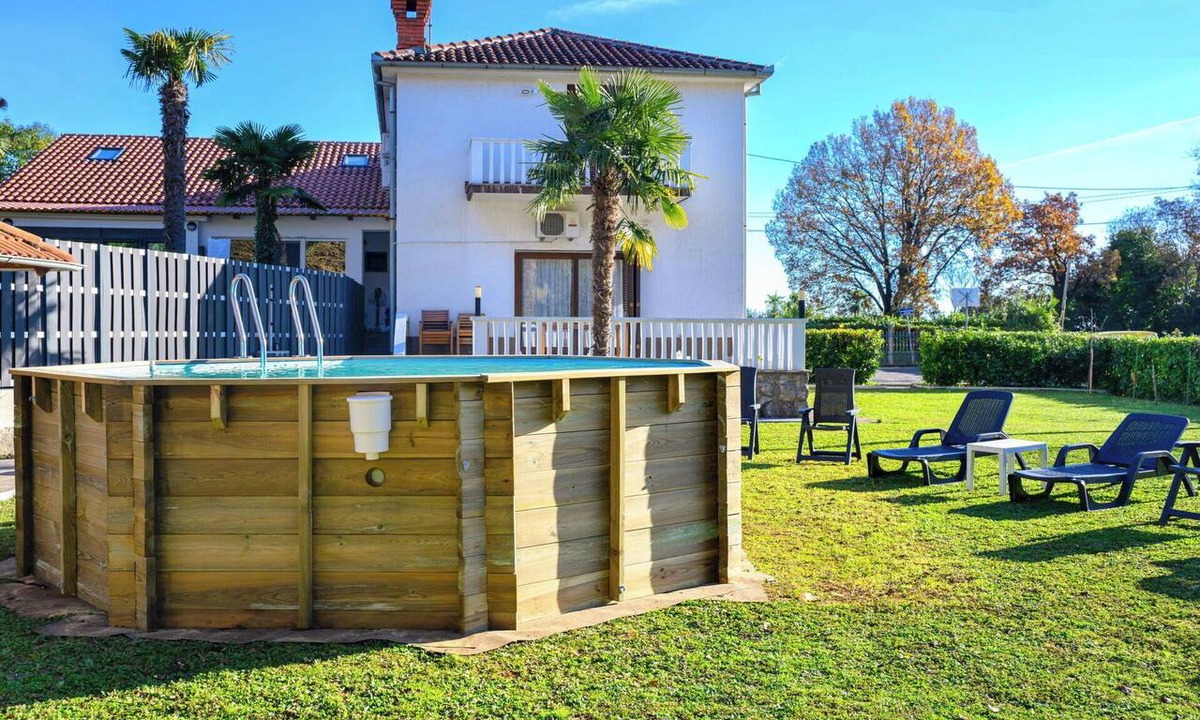Opric Apartment | Nice apartment for 8 guests with private pool, WIFI, A/C, TV and terrace