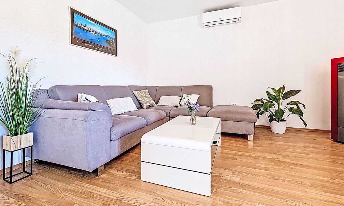 Donji Prolozac Apartment | Nice apartment with private pool, WIFI, A/C, hot tub, TV, terrace, pets allowed and panoramic view