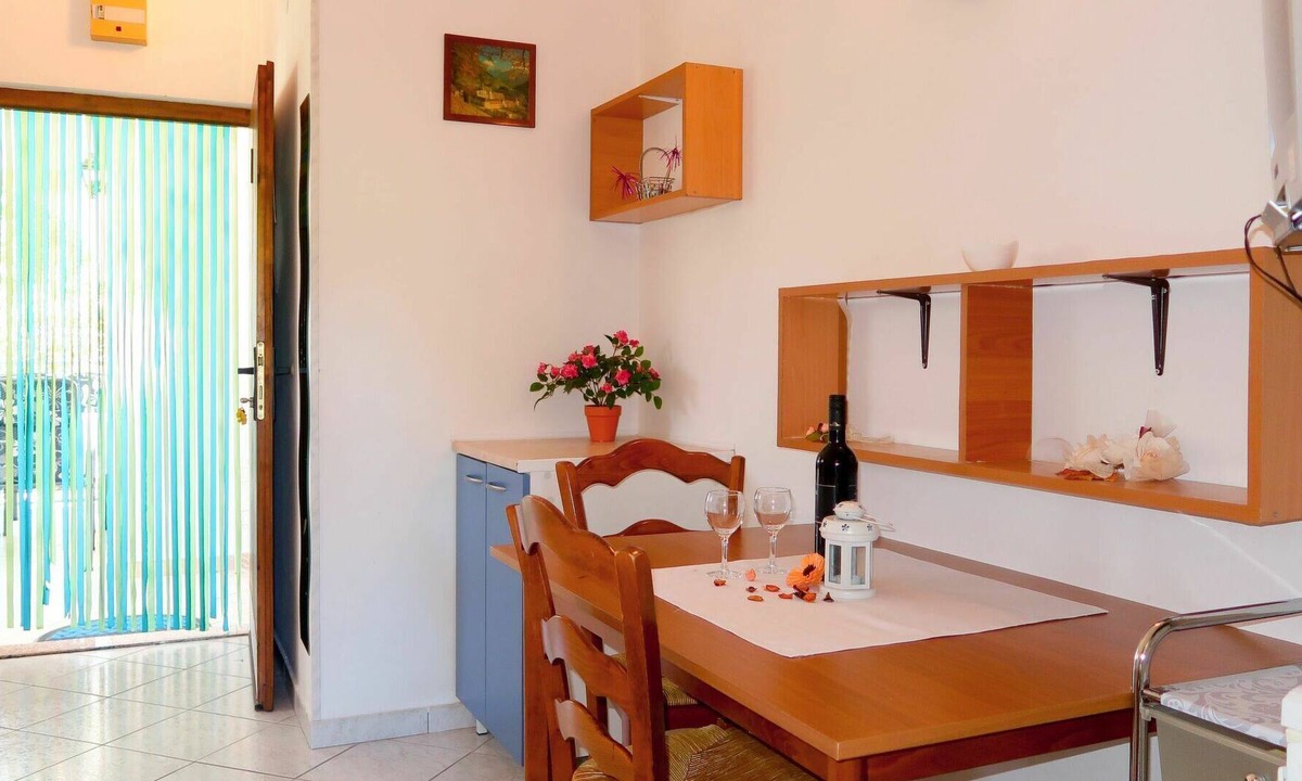 Sveti Vid Dobrinjski Apartment | Nice apartment for 10 people with WIFI, A/C, pool, TV, patio, pets allowed and parking
