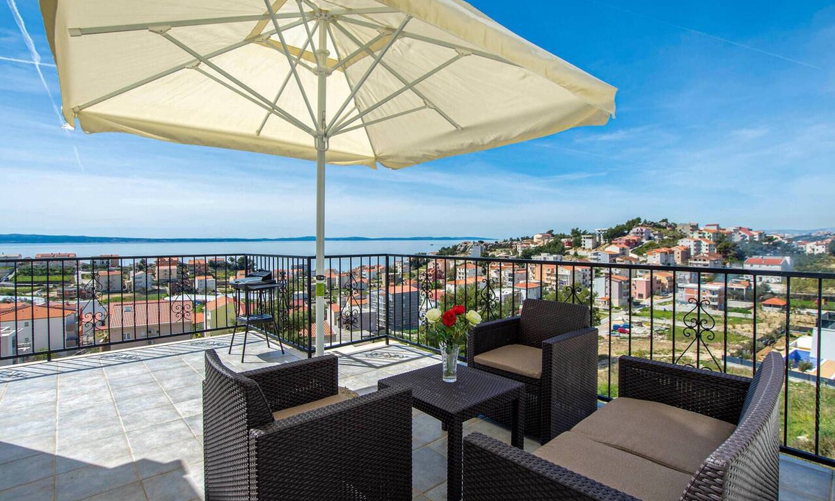 Podstrana Apartment | Nice apartment in Podstrana with WiFi