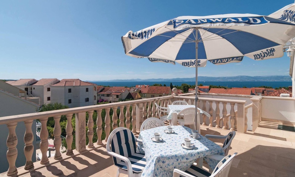 Supetar Apartment | Nice apartment in Supetar with house sea view
