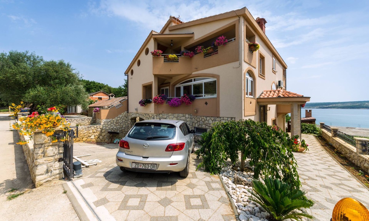 Posedarje Apartment | Nice apartment with sea view, garden and terrace, free Wi-Fi