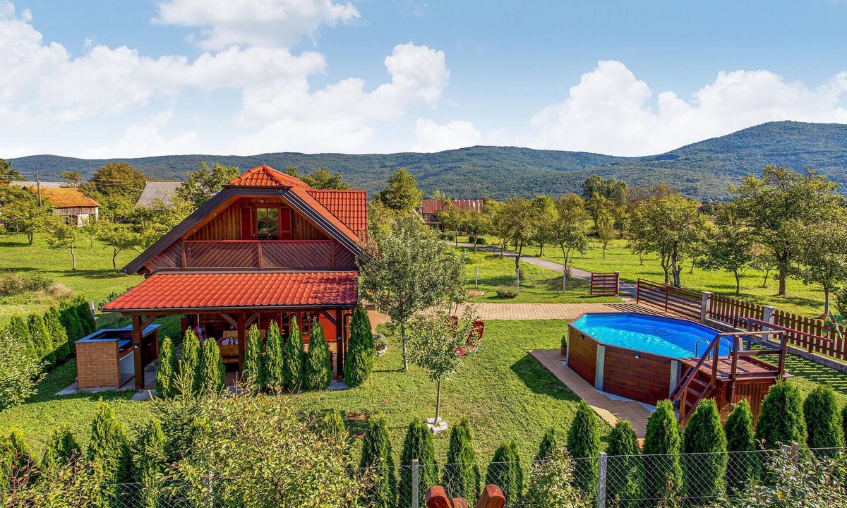 Licko Lesce House | Nice home in Licko Lesce