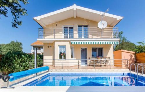 Primorski Dolac House | Nice Home In Primorski Dolac
