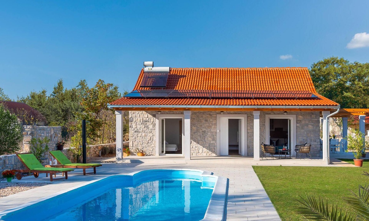 Puljane House | Nice home in Puljane with WiFi