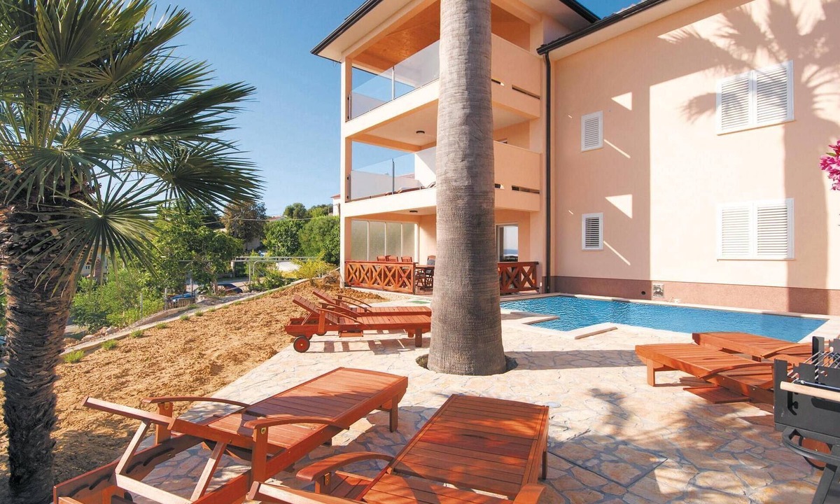 Supetarska Draga House | Nice home in Supetarska Draga with sauna