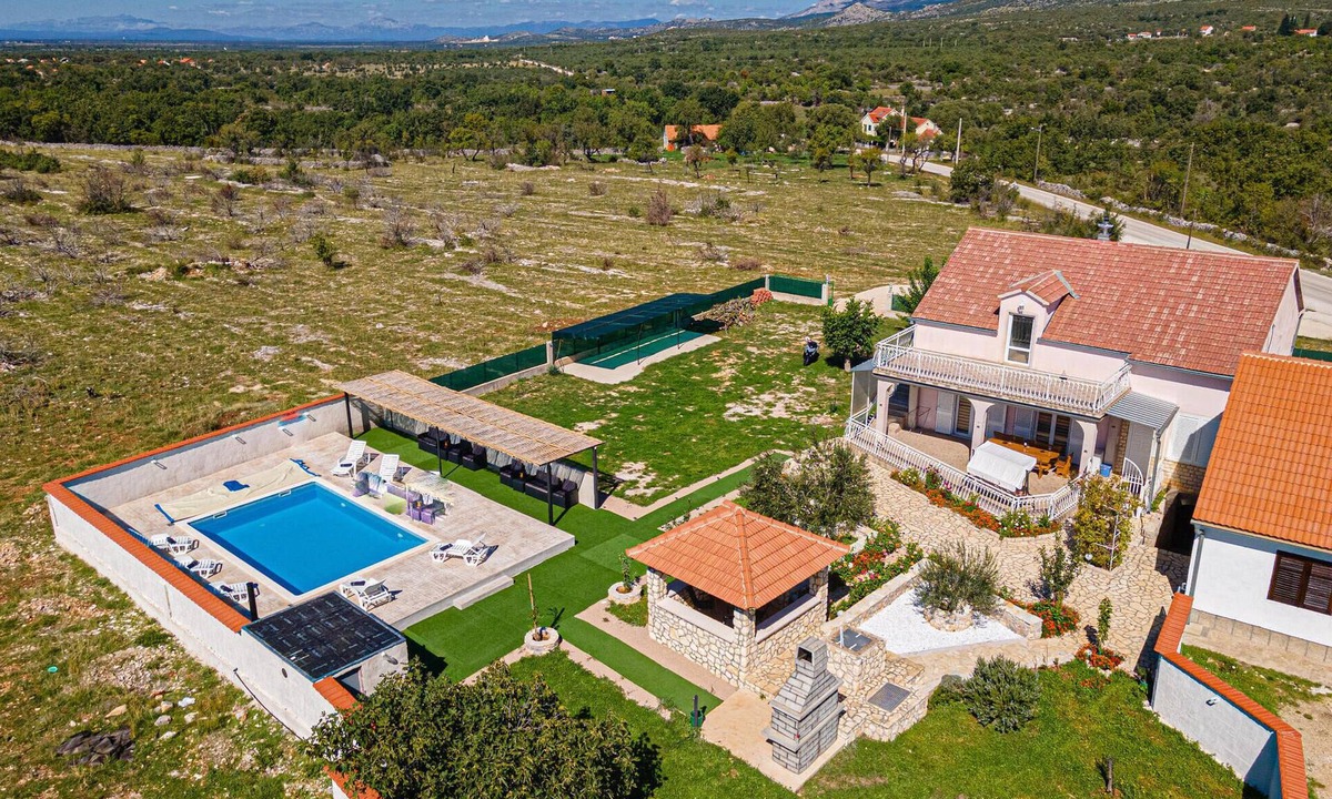 Oklaj House | Nice home in Sedramic with outdoor swimming pool