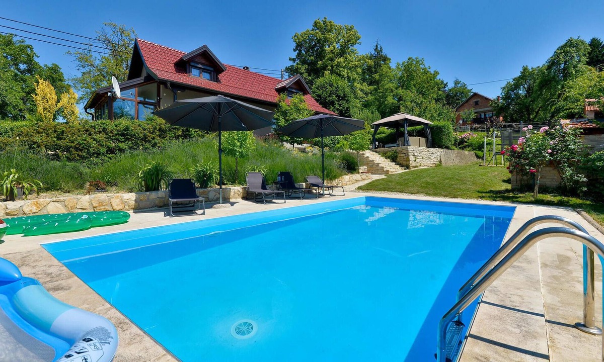 Sveti Ilija House | Nice home in Seketin with sauna