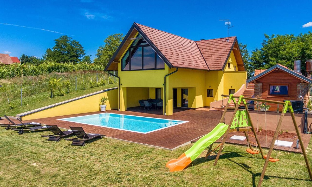 Selnica House | Nice home in Selnica with sauna