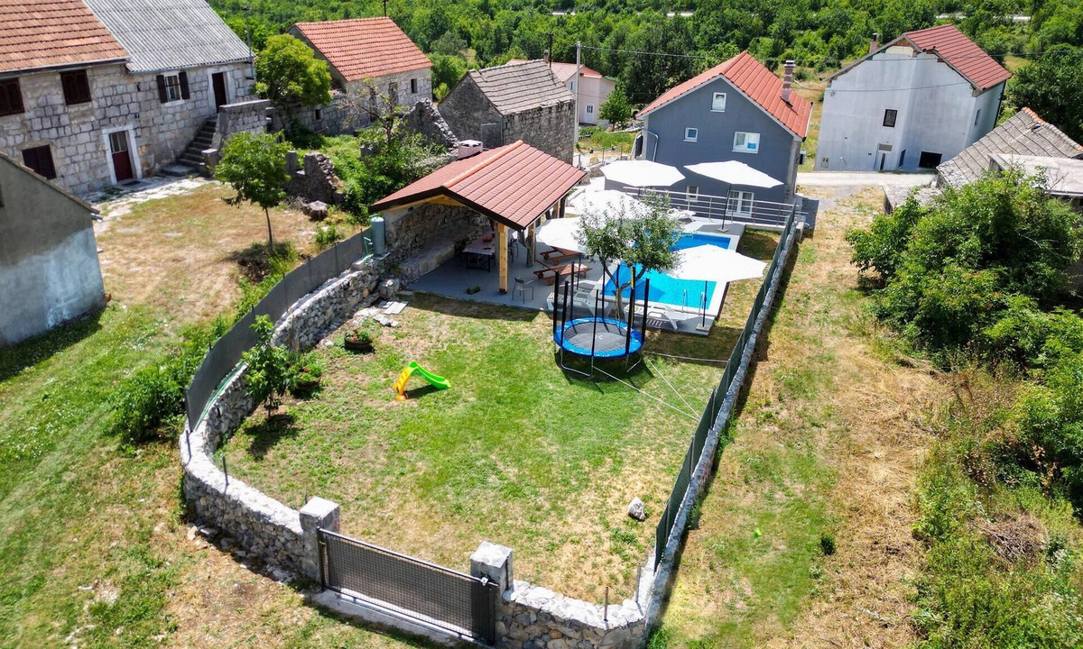 Trilj House | Nice home in Tijarica