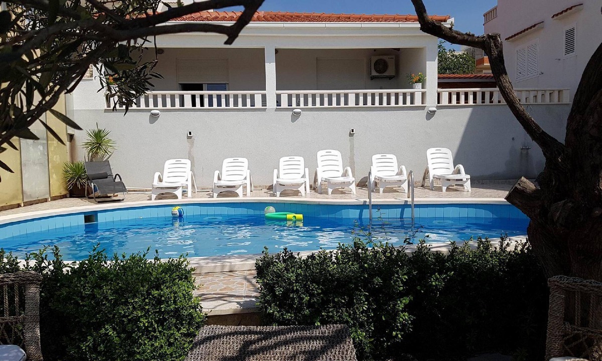 Sevid House | Nice House in Sevid with Common Pool