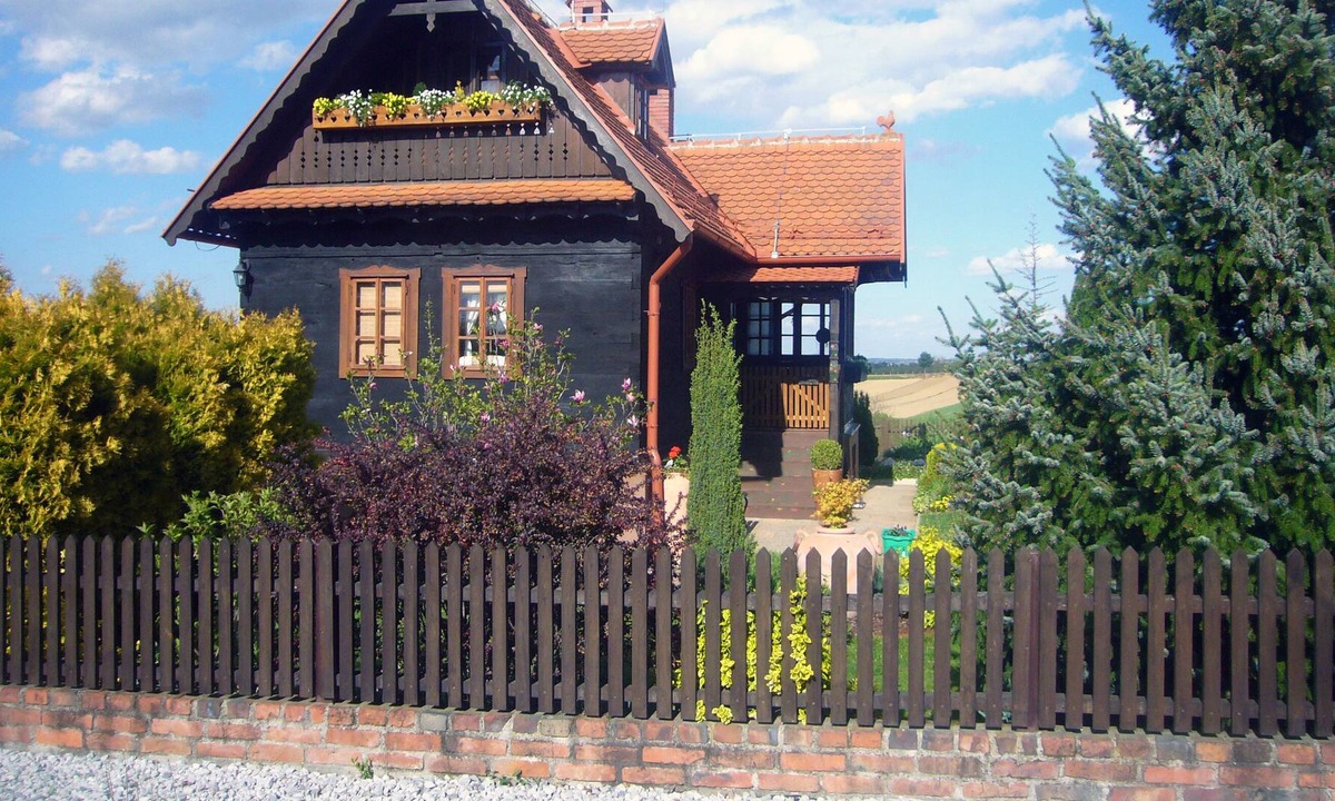 Marusevec House | Oak Cottage Getaway in Northern Croatia