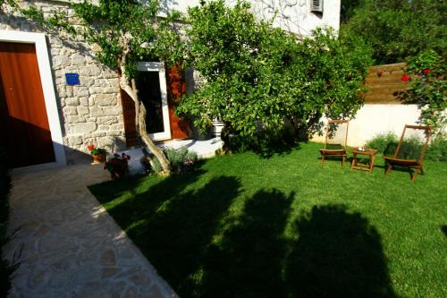 Sveti Filip i Jakov Apartment | Old house