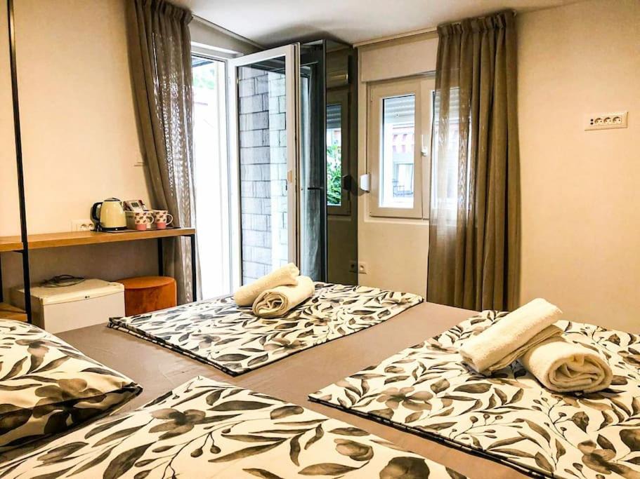 Omis Apartment | Omis apartment with balcony - near beach and town center