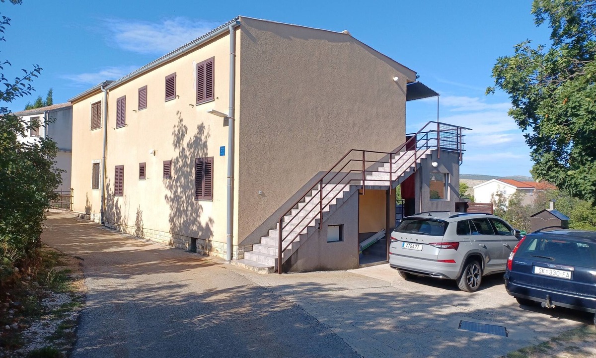 Rovanjska Apartment | One bedroom apartment with terrace and sea view Rovanjska, Paklenica (A-23758-a)
