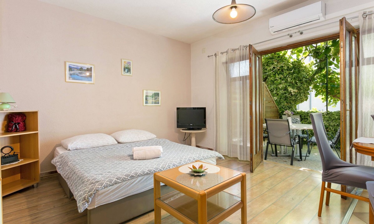 Kastel Stafilic Apartment | One bedroom apartment with terrace Kaštel Štafilić, Kaštela (A-20802-a)