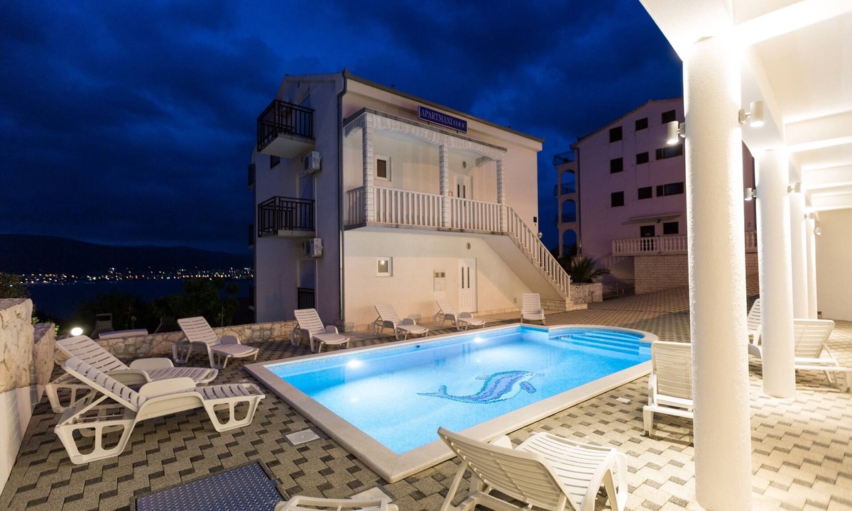 Okrug Donji Apartment | One bedroom apartment with balcony and sea view Okrug Donji, Čiovo (A-8664-d)