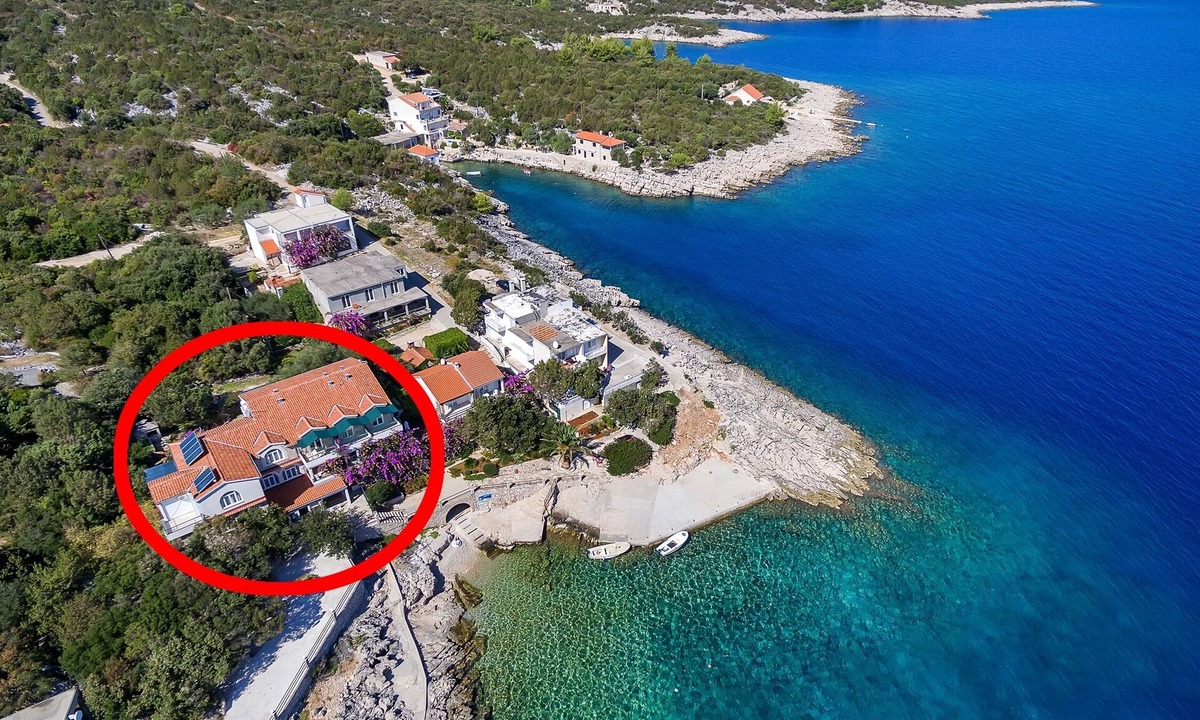Pokrivenik Apartment | One bedroom apartment near beach Cove Pokrivenik, Hvar (A-10419-a)