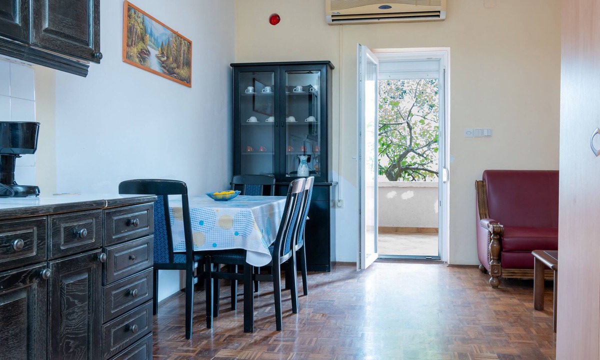 Posedarje Apartment | One bedroom apartment with terrace Posedarje, Novigrad (A-21123-c)