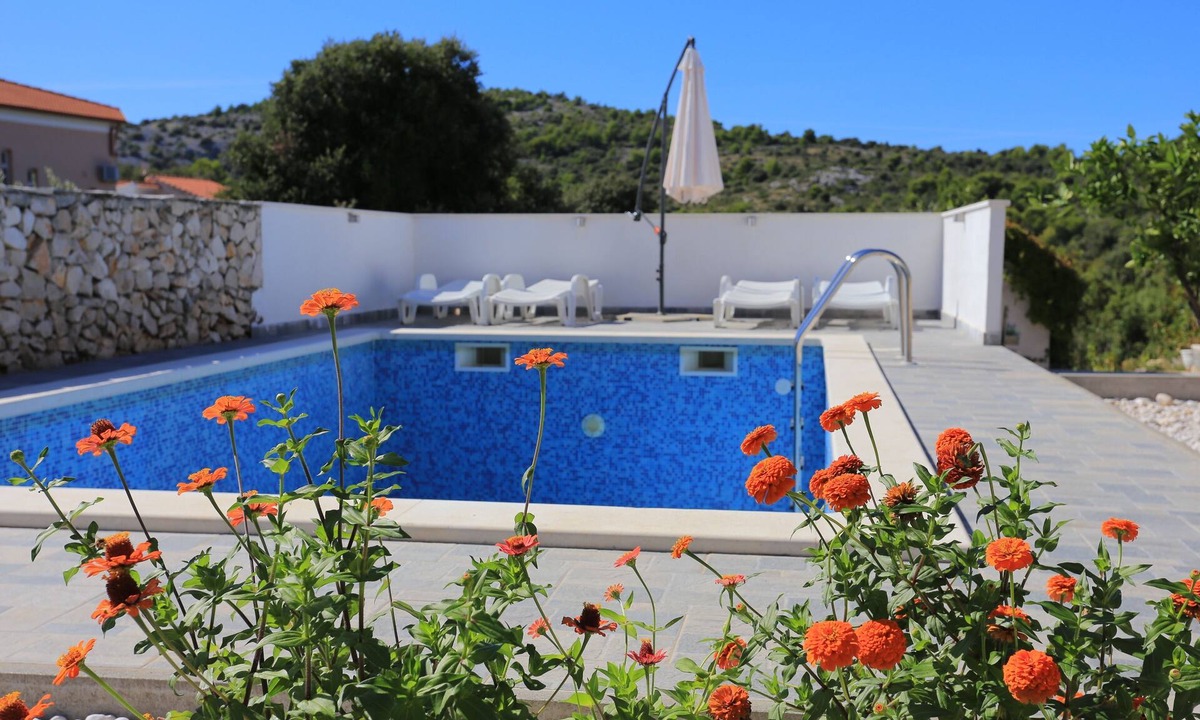 Razanj Apartment | One bedroom apartment with a swimming pool Ražanj, Rogoznica (A-17867-c)