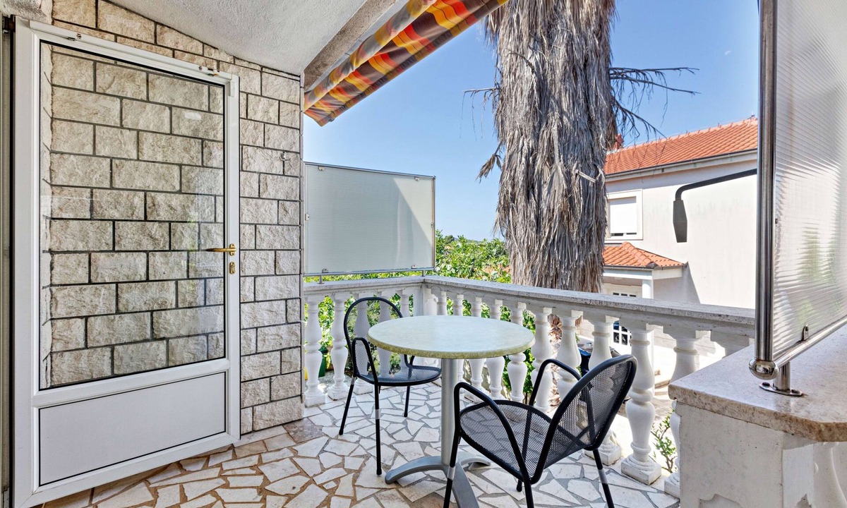 Rogoznica Apartment | One bedroom apartment near beach Rogoznica (A-23414-b)