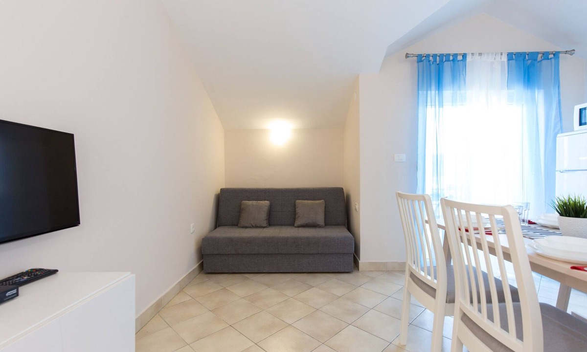 Cizici Apartment | One bedroom apartment near beach Čižići, Krk (A-20433-b)