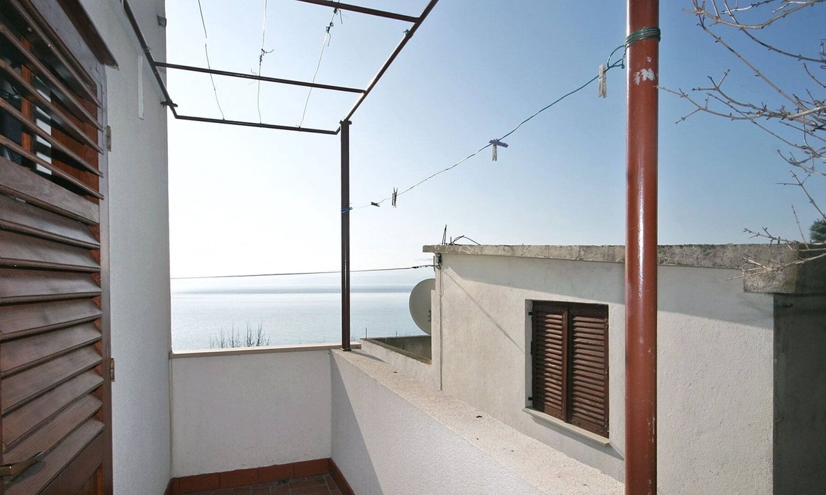 Dugi Rat Apartment | One bedroom apartment near beach Duće, Omiš (A-4853-c)